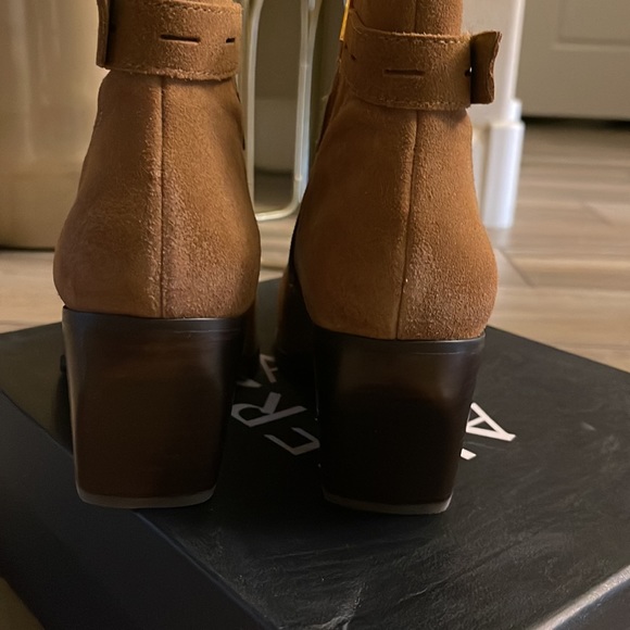 NEW WITH BOX FENYA CARMEL SUEDE NATURALIZER ANKLE BOOTIES size 7.5 - Picture 5 of 6